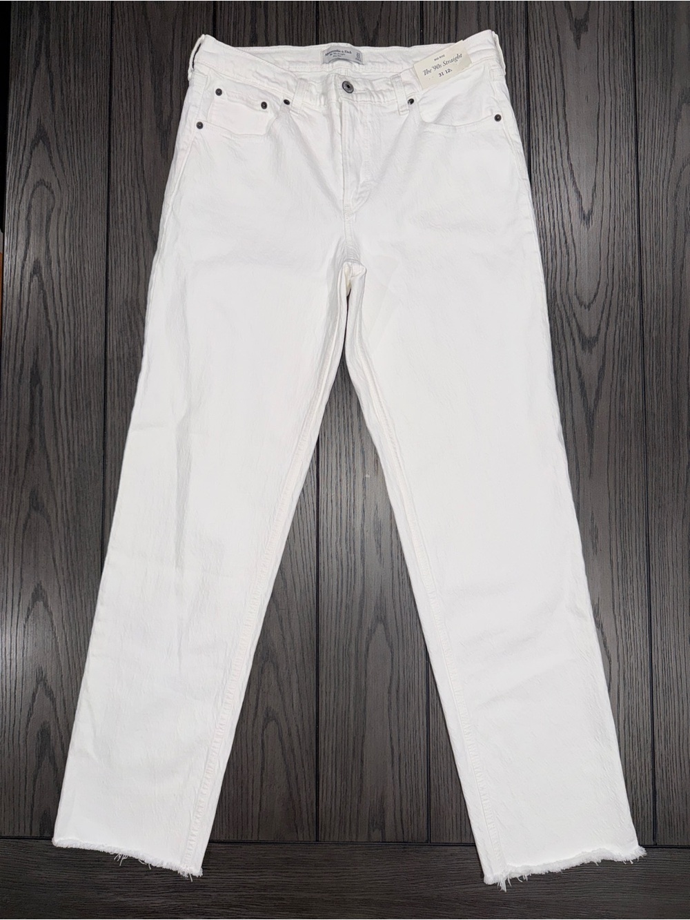 NWT Abercrombie & Fitch The 90s Straight Mid Rise Jean White Size 31/12L Raw Hem